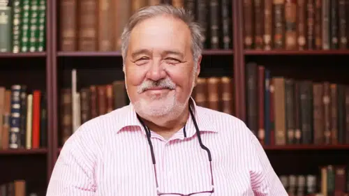 Tarihçi İlber Ortaylı'nın Durumu Ciddi. Yoğun Bakımda Entübe Edildiği Açıklandı