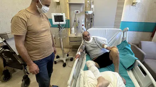 79 yaşındaki inşaat ustası, tıkanan banyo giderini açarken kimyasal maddeyle yanık yaşadı mı?