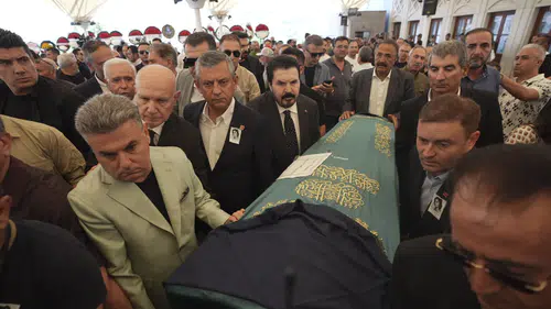 Eski CHP Genel Başkanı Deniz Baykal'ın eşi son yolculuğuna uğurlandı