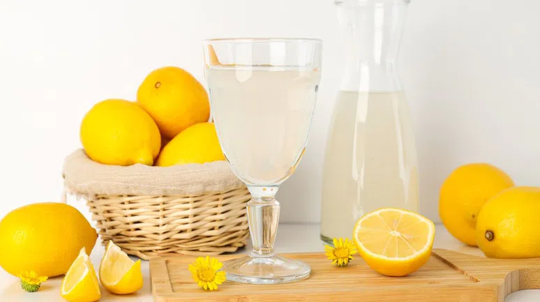 Sabah rutininize limonlu suyu eklemenin sağlığa faydaları