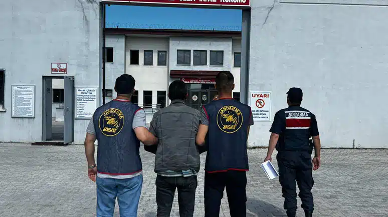 Samsun Kavak’ta 15 yıl hapis cezasıyla aranan kişi yakalandı