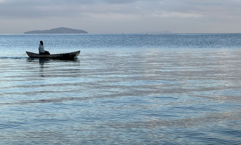 Malavi’de balıkçılar geçimini gece avıyla sağlıyor