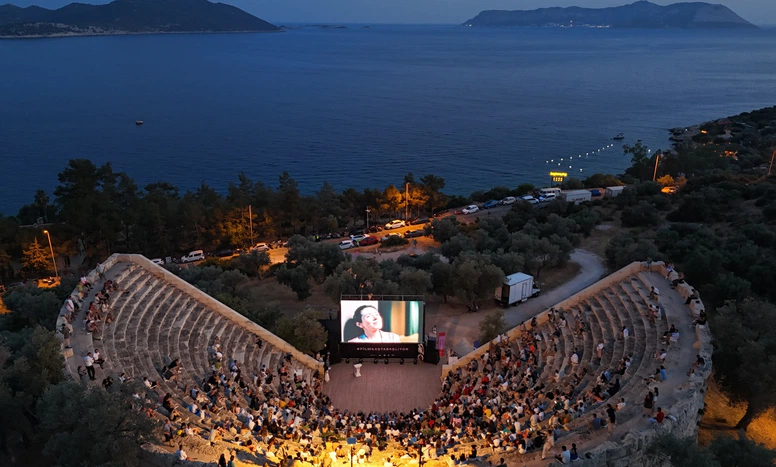 Kaş Film Festivali antik tiyatroda başladı