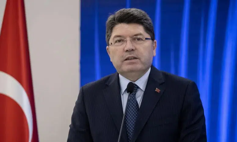 Bakan Tunç: Türkiye, darbecilerin yazdırdığı anayasadan kurtulmalı