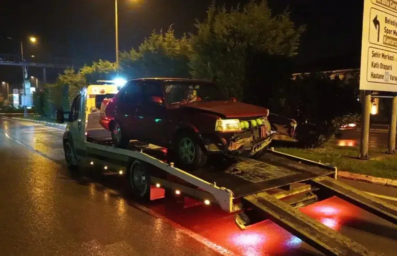 Zonguldak'ta Kontrolden Çıkan Otomobil Köprü Korkuluklarına Çarptı