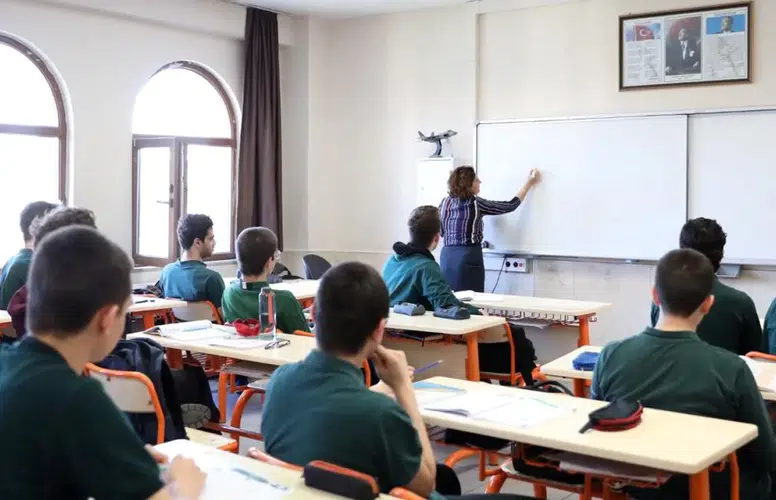 Nisan Ara Tatili Ne Zaman? 2026 Sömestr ve 2. Ara Tatil Tarihleri Belli Oldu!