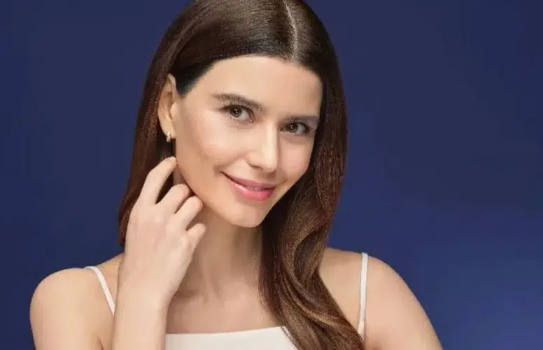 Beren Saat Müzik Piyasasında Boy Gösteriyor