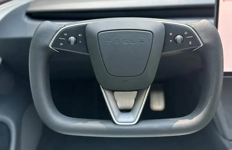 Çin, otomobillerde yarım direksiyon simidini yasaklamaya hazırlanıyor