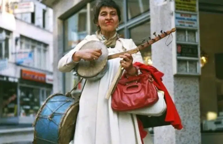 Bursa’nın Simge İsimlerinden Ayten Şenocak (Deli Ayten) Kimdir ve Hayatı Nasıldır?