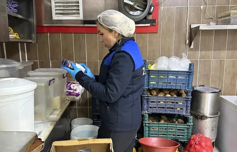 Bilecik'te Zabıta Son Kullanma Tarihi Geçmiş Ürünlere El Koydu