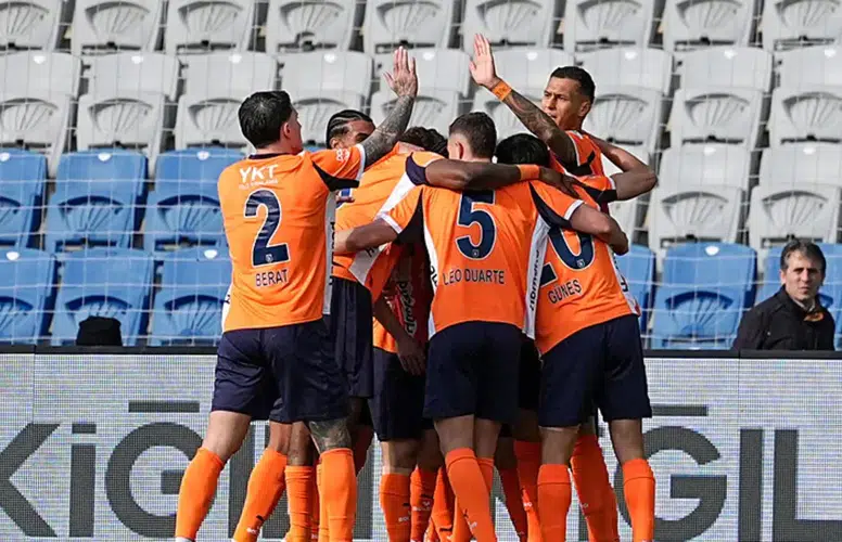 Başakşehir, Göztepe'yi Nefes Kesen Maçta 2-1 Yenerek Üst Sıralara Tırmandı