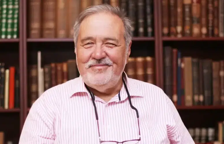 Tarihçi İlber Ortaylı'nın Durumu Ciddi. Yoğun Bakımda Entübe Edildiği Açıklandı