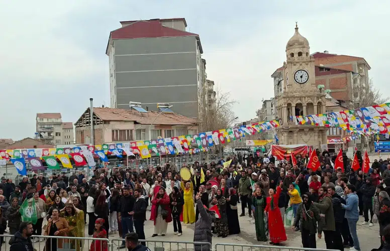 Bölge illerinde newroz kutlamaları: barış ve özgürlük için ateşler yakıldı