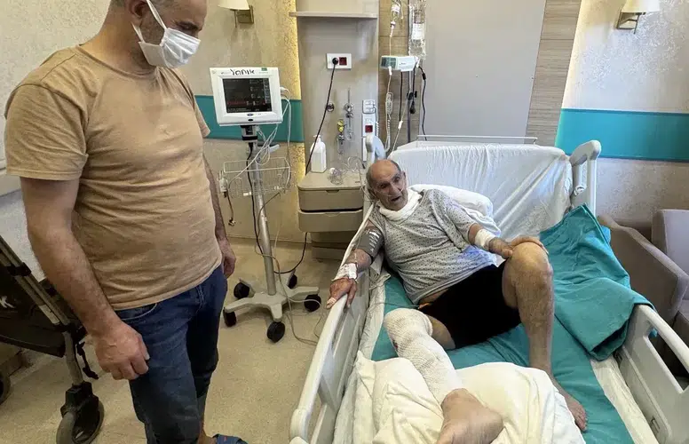 79 yaşındaki inşaat ustası, tıkanan banyo giderini açarken kimyasal maddeyle yanık yaşadı mı?