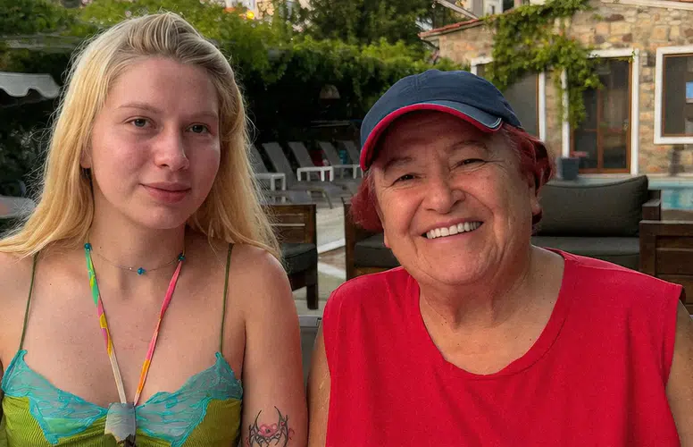 Selda Bağcan ile Aleyna Tilki Bodrum’da bir araya geldi