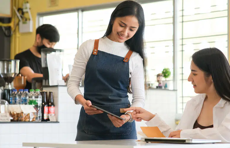 Kafelerde kuver, servis ve masa ücreti alınabilir mi?