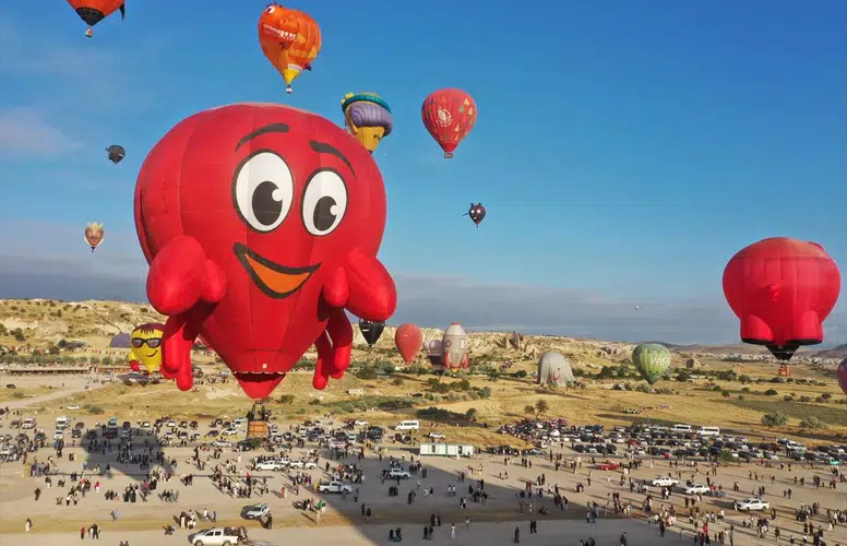 Kapadokya Balon Festivali başladı: 30 figürlü balon uçtu