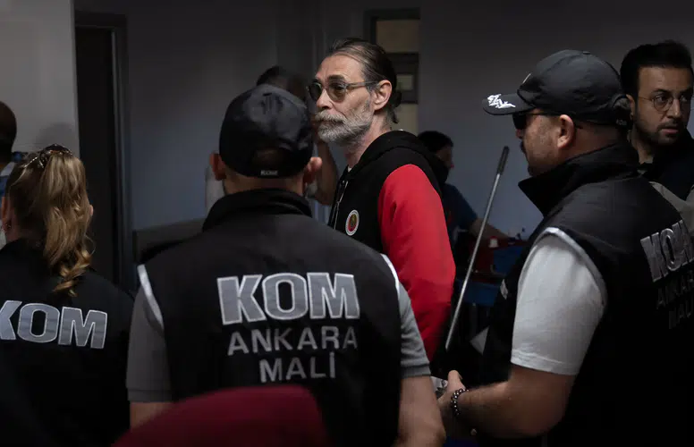 Erdal Beşikçioğlu gözaltında: Soruşturmada 55 şüpheli