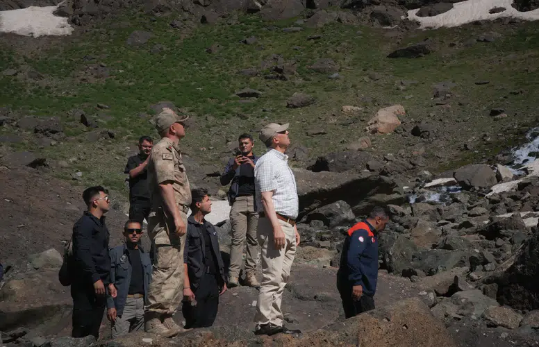 Hakkari'de haber alınamayan dağcı için arama çalışması sürüyor