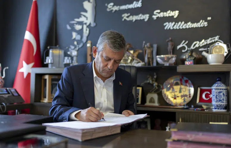 CHP’den 91 vekilli ayrılık: Yeni Parti kuruldu