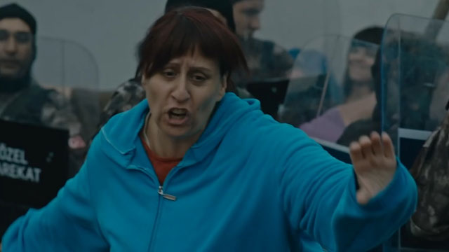 Avlu'nun yıldızı diziye veda etti 6