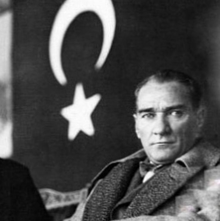 Ünlülerden 29 Ekim Cumhuriyet Bayramı mesajları 8