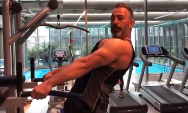 Cem Yılmaz 10 ayda 20 kilo verdi son hali inanılmaz 6