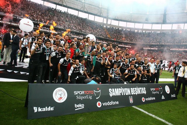 Süper Lig'de şampiyon Beşiktaş'ın kupa sevinci 3