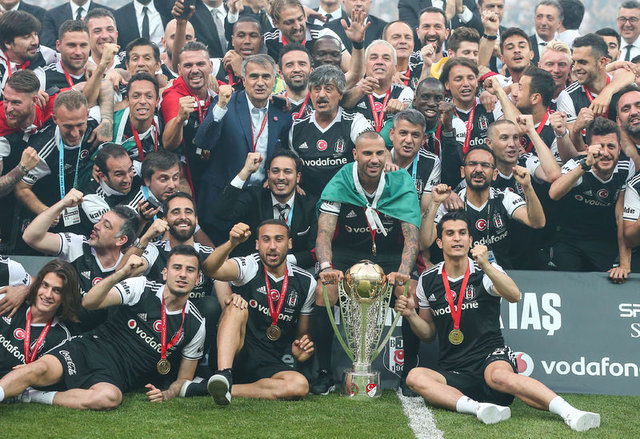 Süper Lig'de şampiyon Beşiktaş'ın kupa sevinci 6
