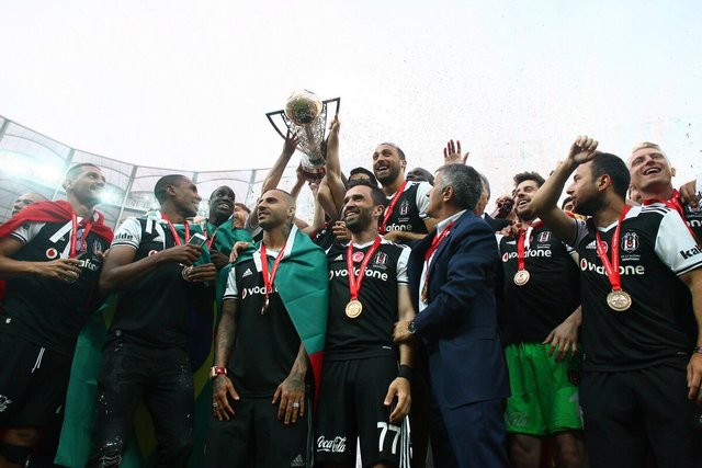 Süper Lig'de şampiyon Beşiktaş'ın kupa sevinci 8