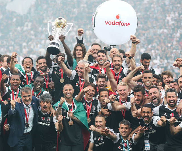 Süper Lig'de şampiyon Beşiktaş'ın kupa sevinci 9