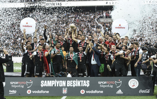 Süper Lig'de şampiyon Beşiktaş'ın kupa sevinci 13
