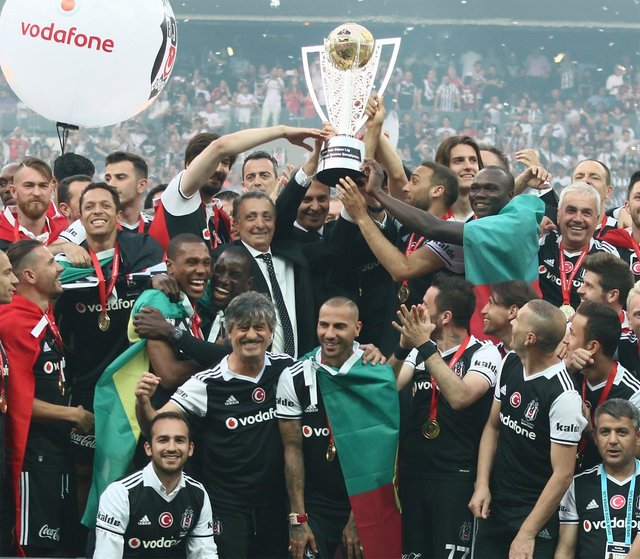 Süper Lig'de şampiyon Beşiktaş'ın kupa sevinci 15