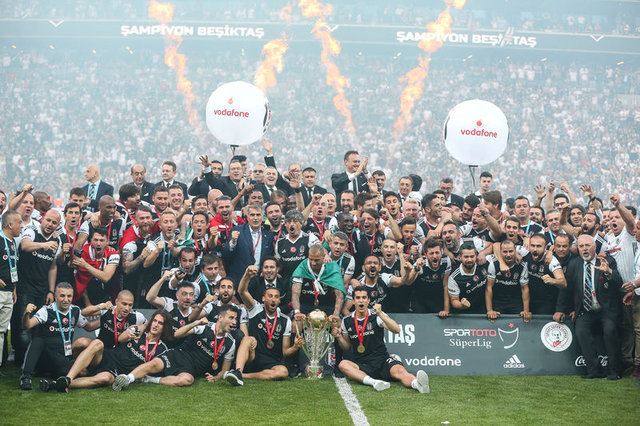 Süper Lig'de şampiyon Beşiktaş'ın kupa sevinci 22