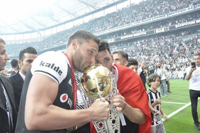 Süper Lig'de şampiyon Beşiktaş'ın kupa sevinci 23