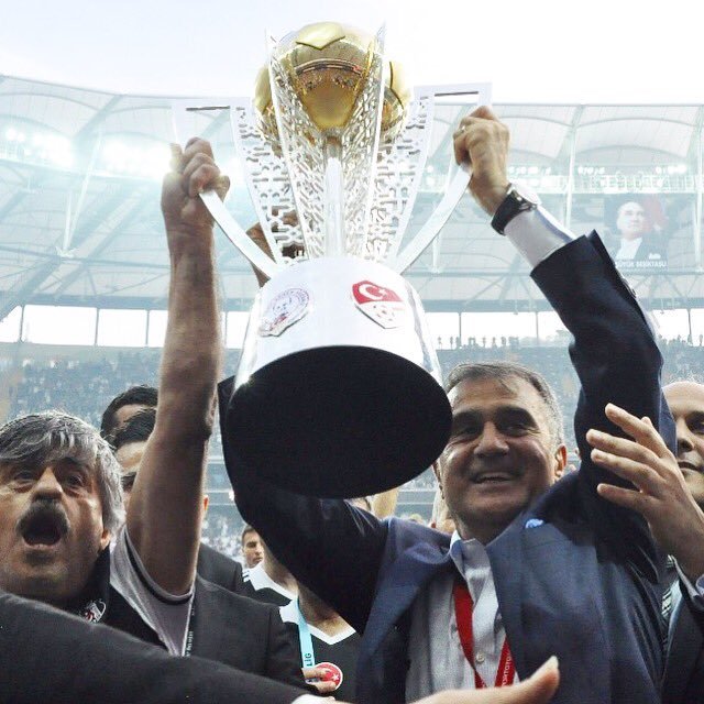 Süper Lig'de şampiyon Beşiktaş'ın kupa sevinci 29